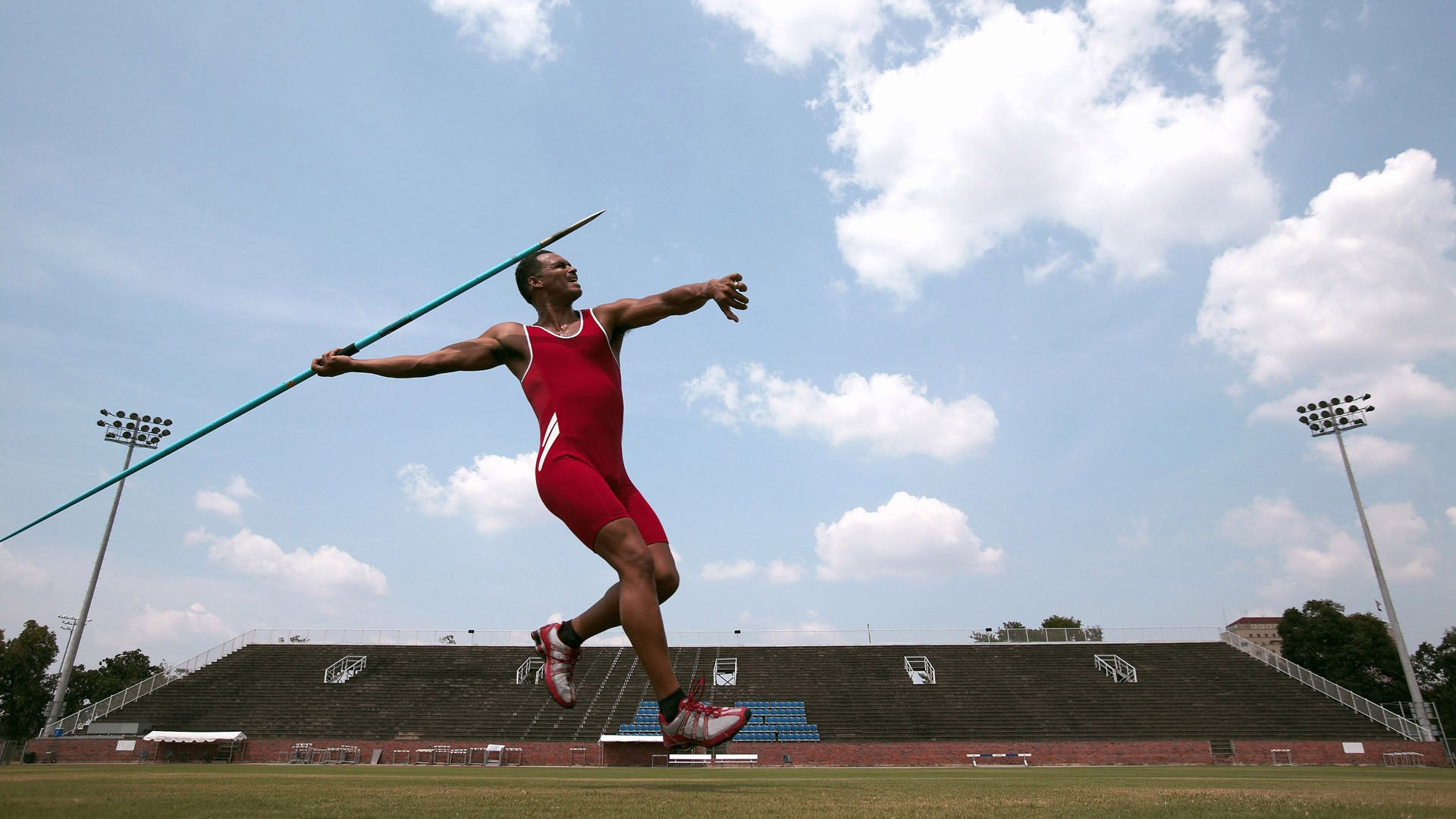 武切维奇爆发！老鹰与黄蜂的巅峰对决，谁主沉浮？